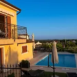 Hébergement de vacances Casa Romina *